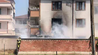 İnegöl'de depo yangını apartmanı sardı