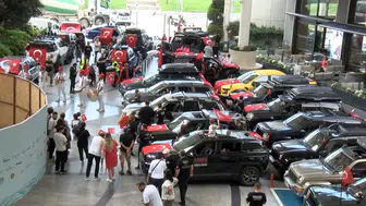 İstanbul sokaklarında dev konvoy: 70 cip 30 Ağustos için bir araya geldi