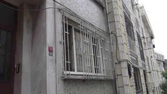 Beyoğlu’nda komşuların ihbarı üzerine girilen evden cansız beden çıktı
