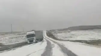 Ağustos sıcağında kış sürprizi: Sahara Geçidi beyaza büründü