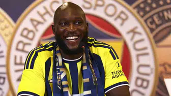 Romelu Lukaku Fenerbahçe formasıyla ilk imzasını attı