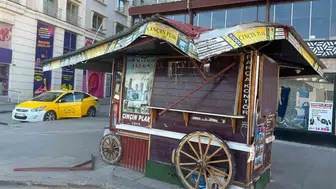 Erzurum'da otobüs tarihi büfeye daldı, o anlar kamerada
