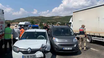 Bingöl'de otomobil ile hafif ticari araç çarpıştı, 2 kişi yaralandı