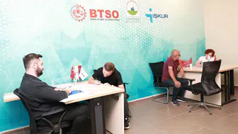 Osmangazi'deki iş buluşmasında 50 kişi işe yerleşti