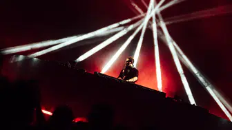 Tiësto İstanbul’u elektronik müzikle salladı