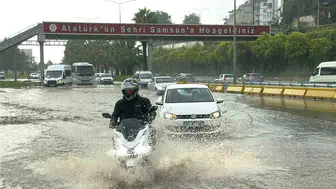 Samsun’da şiddetli yağış hayatı felç etti