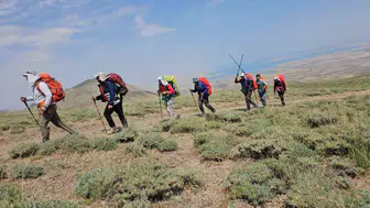 Süphan Dağı’nın zirvesinde İranlı dağcıların ayak izi