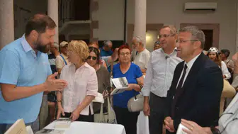 Ayvalık tarihini bugüne taşıyan yeni bir kitap yayımlandı