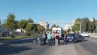 Adıyaman'da kavşakta çarpışan motosiklet ve otomobil kazasında bir kişi yaralandı. Trafik ekipleri olayla ilgili soruşturma başlattı.