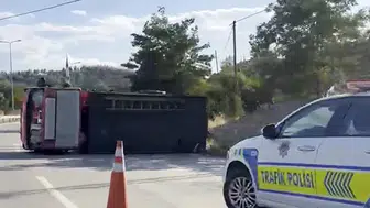 Sinop Boyabat yolunda yangın söndürme aracı devrildi