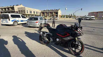 Eskişehir’de tramvay yolunda kaza trafiği kilitledi