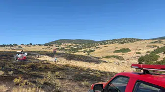Afyon’da anız yangını ormana ulaşmadan durduruldu