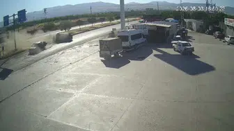 Malatya'da kaza anı kamerada Pikap ve otomobil çarpıştı