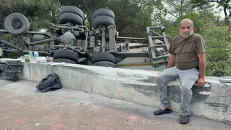 Samsun'da freni boşalan kamyon bahçeye uçtu