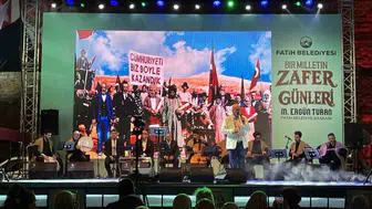 Topkapı'da Kandil Gecesi Binlerce Kişi Meydanı Doldurdu