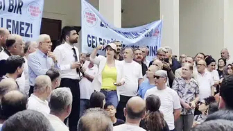 Adana’da servisçiler ve belediye arasında plaka gerginliği