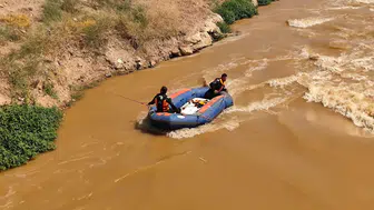 Şanlıurfa'da dereye uçan sürücüden film gibi firar planı