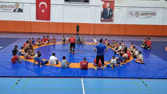 Sivas minik güreşçilerin olimpiyat hayallerine ev sahipliği yapıyor