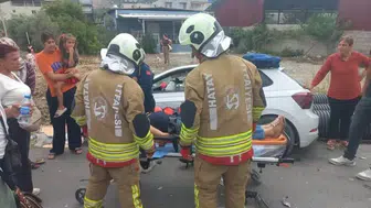 Samandağ yolunda otomobiller çarpıştı