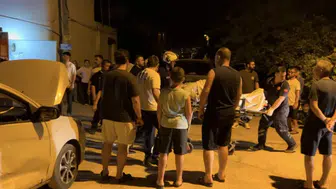 Kadirli'de trafik kazası Üç kişi araçta sıkıştı