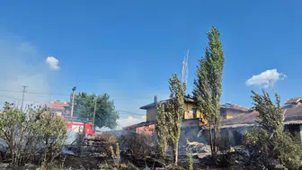 Banaz'da bir ev küle döndü