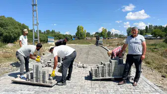Üçpınar Köyü çamurdan kurtuldu