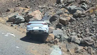 Hakkari Çukurca yolunda kaza geçiren aile hastaneye kaldırıldı