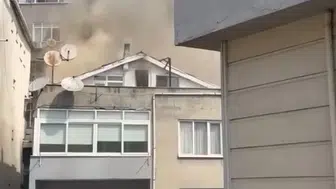 Kağıthane'de korkutan çatı yangını