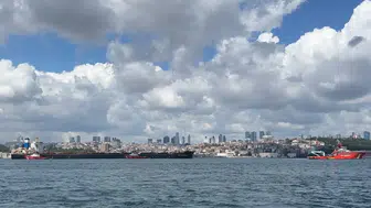 Boğaz'da 289 metrelik dev gemi geçişi Transit trafik çift yönlü durduruldu