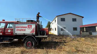 Kereste fabrikasının arkasında yangın Alevler metrelerce yaklaştı