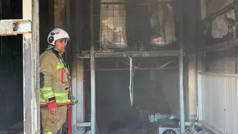 Antakya’da bir depo alevlere teslim oldu