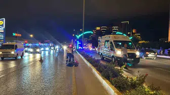Balıkesir'de otomobilin çarptığı iki gençten biri yaşamını yitirdi