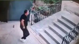 Çocuk kavgasına silahlı baskın: Mahallede dehşet anları kamerada