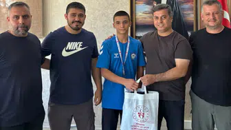 Manisalı genç güreşçi Türkiye zirvesine yerleşti