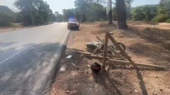 Motosiklet ormanlık alandaki tel çite çarptı, iki genç yaralı