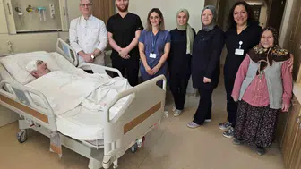 79 yaşında, zatürreli hastaya uyanık beyin ameliyatı