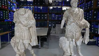 Kibyra’da 1950 yıllık imparator heykeli ayağa kaldırıldı