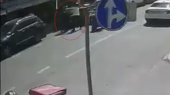 İstanbul'da Park Yerinde Bıçaklı Kavga: İki Kişi Yaralandı