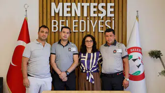 Muğla’da bayrağı yakan kişi güvenlik görevlilerinin dikkatiyle yakalandı