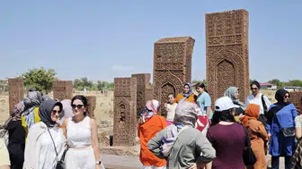 955 Yıl Sonra Ahlat'ta Tarihi Buluşma Selçuklu Mezarlığı Doldu Taştı