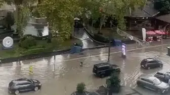 Rize'de gökyüzü boşaldı: Şehir merkezi sular altında kaldı