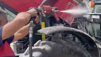 Iğdır’da tarla mesaisi sırasında traktör aniden tutuştu