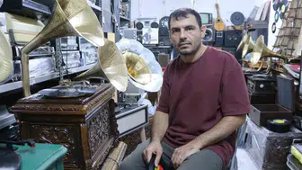 Adana'da asırlık gramofonlar Serkan Gülgör ile yeniden çalıyor