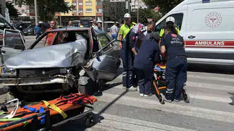 Konya'da kontrolden çıkan araç yayaya çarptı