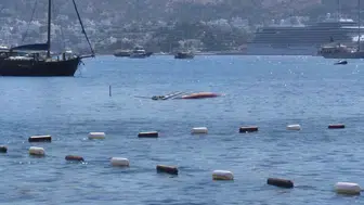 Bodrum’da demirli yelkenli gece yarısı sulara gömüldü