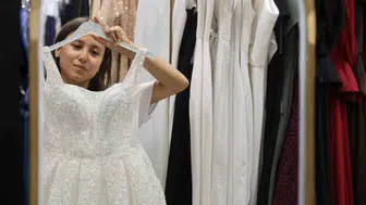 Kırşehir’de evlilik hazırlığı yapanlar gelinliği satın almak yerine kiralıyor