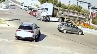 Edirne’de TIR ve motosikletin karıştığı kaza kamerada