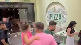 Bursa'da bir pizzacıda çıkan kavga mekanı savaş alanına çevirdi