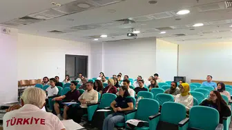 Sivaslı yüzme hakemleri havuz kenarı için kolları sıvadı