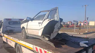 Tekirdağ'da otomobil ikiye bölündü sürücü burnu bile kanamadan kurtuldu